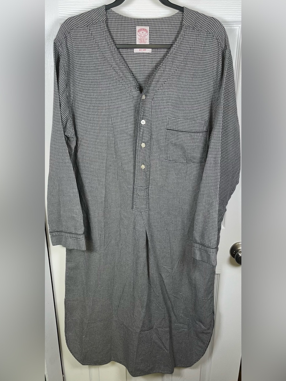 Brooks Brothers Men’s Medium M Cotton Night Shirt Gray Plaid Flannel Sleep Gown